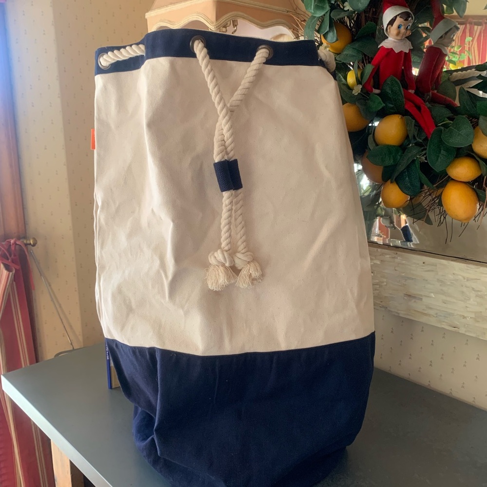 CB STATION, NEW large CANVAS duffle bag, great college bound essential. 2 tone.